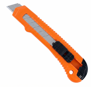 ESTILETE PLASTICO LAMINA 18MM LYKE